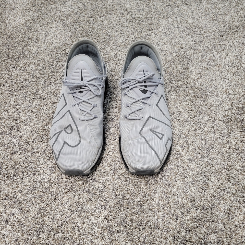 Nike Men's Athletic Shoes in Gray with Black Accents Size 12